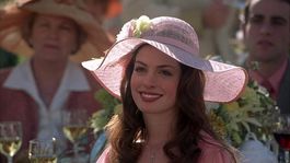 Anne Hathaway como miembro de la realeza