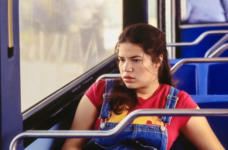 Estrenada en 2002, Real Women Have Curves sigue a una joven mexicoestadounidense en su paso de la adolescencia a la adultez