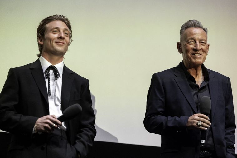 Tener Bruce Springsteen como consultor durante el rodaje fue clave para Jeremy Allen White, que agradeció su predisposición y la posibilidad de rodar en los mismos lugares que el artista frecuentaba. Tener Bruce Springsteen como consultor durante el rodaje fue clave para Jeremy Allen White, que agradeció su predisposición y la posibilidad de rodar en los mismos lugares que el artista frecuentaba.