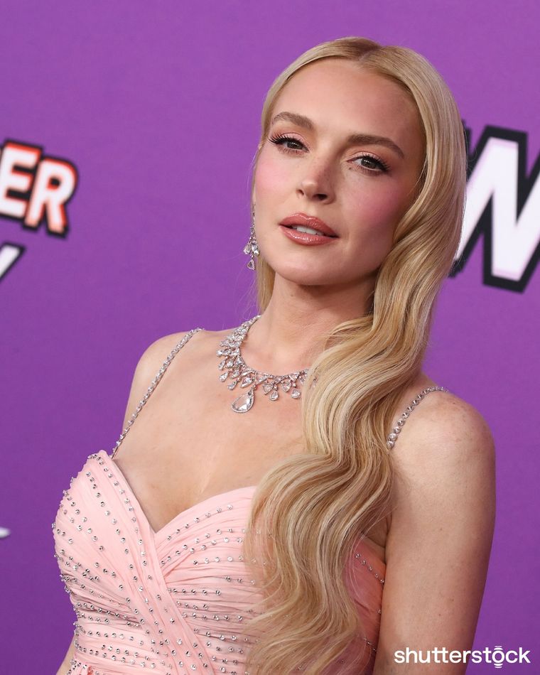 Lindsay Lohan luce brillante en la premiere de Freaky Friday 2 en Los Ángeles. Lindsay Lohan luce brillante en la premiere de Freaky Friday 2 en Los Ángeles.