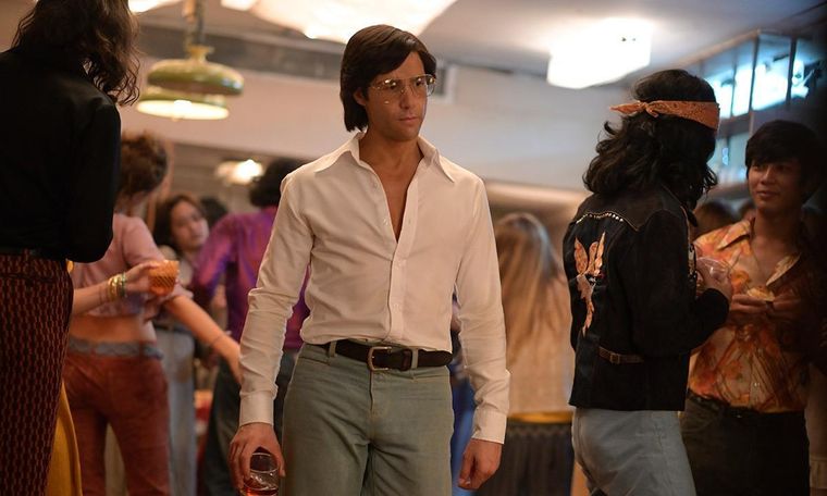 Tahar Rahim interpreta a La Serpiente en la serie de Netflix.