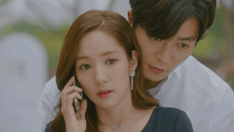 Está basada en el webtoon Noona Fan Dot Com de Kim Sung-yeon. Está basada en el webtoon Noona Fan Dot Com de Kim Sung-yeon.