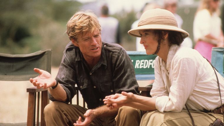 La camaradería que existía entre Robert Redford y Meryl Streep puso extremadamente celoso al director Sydney Pollack que intentó, por todos los medios, separar a los actores. La camaradería que existía entre Robert Redford y Meryl Streep puso extremadamente celoso al director Sydney Pollack que intentó, por todos los medios, separar a los actores.