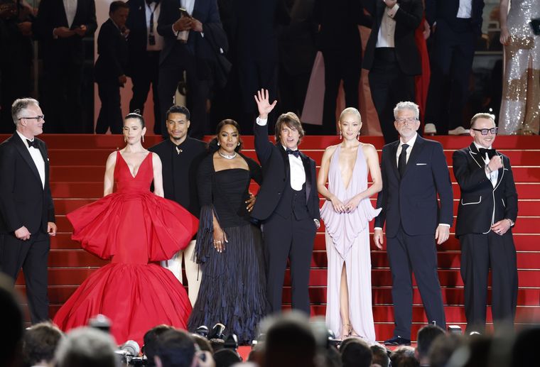 El elenco de MI8 en la red carpet del Festival de Cannes. El elenco de MI8 en la red carpet del Festival de Cannes.