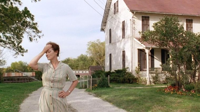 El personaje de Francesca es el verdadero corazón del relato gracias a la desgarradora interpretación de Meryl Streep que logra que el público conecte con los sentimientos de esta ama de casa rural. El personaje de Francesca es el verdadero corazón del relato gracias a la desgarradora interpretación de Meryl Streep que logra que el público conecte con los sentimientos de esta ama de casa rural.