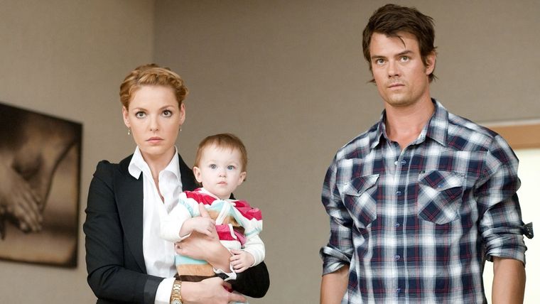 La comedia romántica está protagonizada por Katherine Heigl y Josh Duhamel. La comedia romántica está protagonizada por Katherine Heigl y Josh Duhamel.