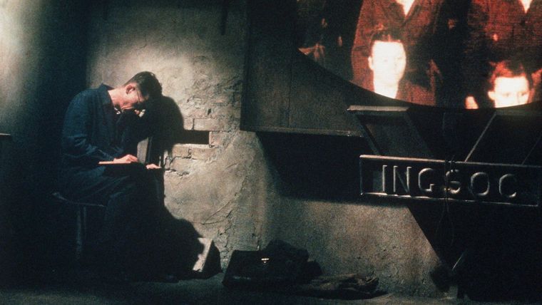 Winston Smith es un hombre que se enamora en una sociedad que no lo permite