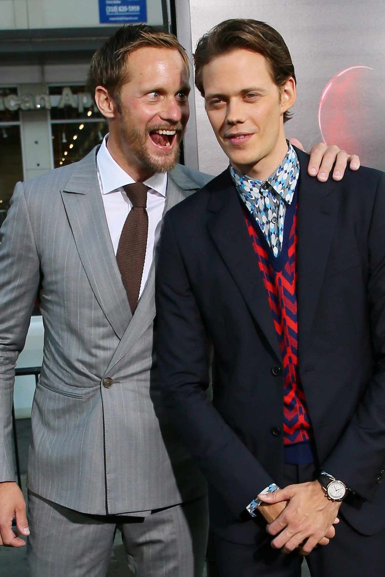 Stellan se autodenomina nepo daddy, ya que asegura que es gracias a sus hijos, Alexander y Bill Skarsgård, que ha conseguido sus últimos trabajos en Hollywood. Stellan se autodenomina nepo daddy, ya que asegura que es gracias a sus hijos, Alexander y Bill Skarsgård, que ha conseguido sus últimos trabajos en Hollywood.