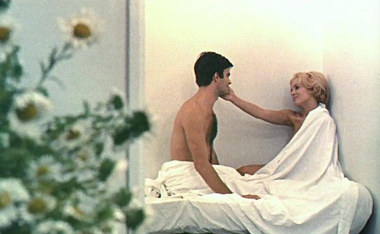 Protagonizada por el actor Jean-Claude Drouot y su familia real. Protagonizada por el actor Jean-Claude Drouot y su familia real.