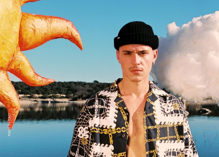 Con tan solo 25 años, Arón Piper ya es furor por sus actuaciones y canciones.