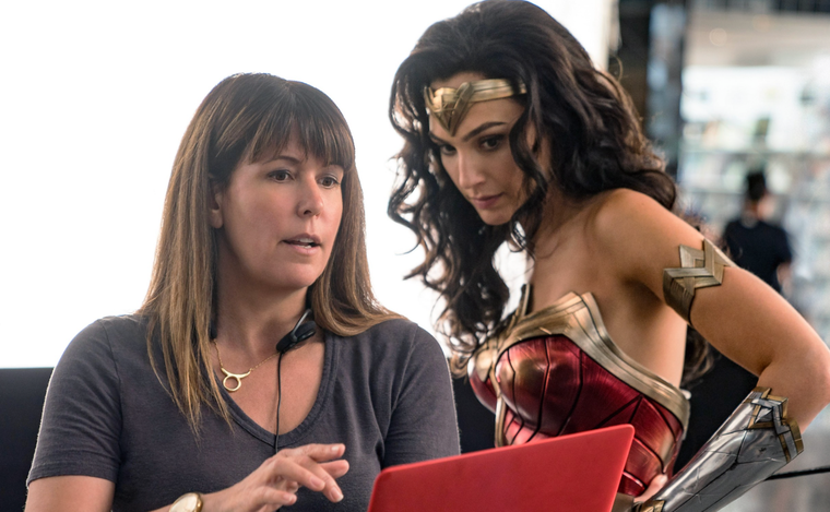 Patty Jenkins junto a Gal Gadot durante el rodaje de Wonder Woman 1984