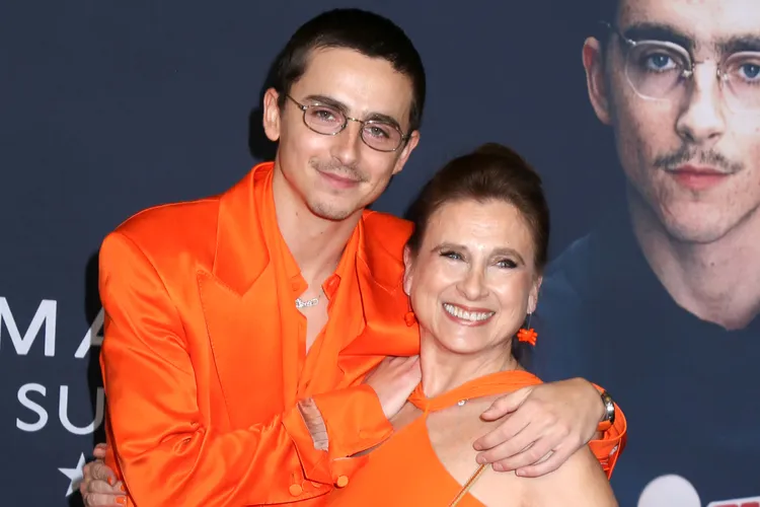 En las promociones de Marty Supreme, Timothée Chalamet impulsó el color naranja y una personalidad histriónica y exagerada. En las promociones de Marty Supreme, Timothée Chalamet impulsó el color naranja y una personalidad histriónica y exagerada.