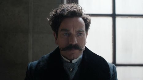 Ewan McGregor interpreta al Conde Rostov