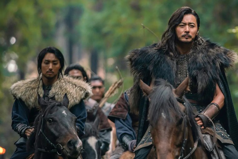 Con una temporada dividida en tres partes, Arthdal Chronicles contó con un presupuesto de más de 40 millones de dólares, lo que la convierte en la serie coreana más cara de la historia. Con una temporada dividida en tres partes, Arthdal Chronicles contó con un presupuesto de más de 40 millones de dólares, lo que la convierte en la serie coreana más cara de la historia.