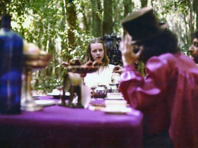 El director de la película Eduardo Pla no fue director sino que es un artista plástico argentino, considerado como uno de los precursores en el arte digital de Latinoamérica. El director de la película Eduardo Pla no fue director sino que es un artista plástico argentino, considerado como uno de los precursores en el arte digital de Latinoamérica.