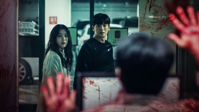 Un virus desata el caos y transforma a los vecinos en monstruos. Un virus desata el caos y transforma a los vecinos en monstruos.