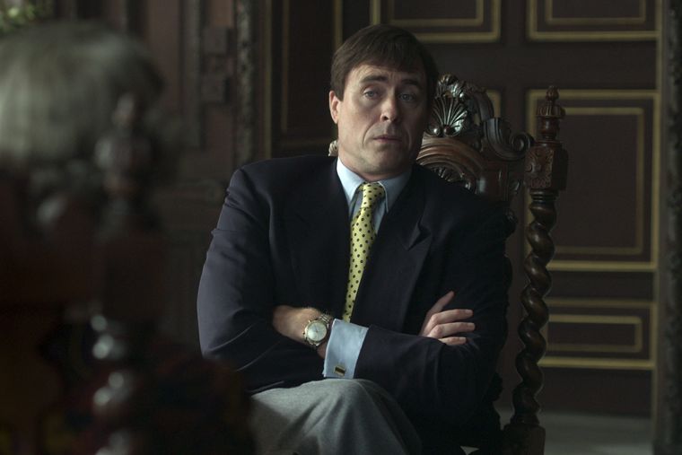 Mientras Netflix estaría a punto de dar luz verde al spin-off de The Crown, Disney Studios y Amazon MGM evalúan varios guiones para desarrollar sus propias producciones originales sobre el tema. Mientras Netflix estaría a punto de dar luz verde al spin-off de The Crown, Disney Studios y Amazon MGM evalúan varios guiones para desarrollar sus propias producciones originales sobre el tema.