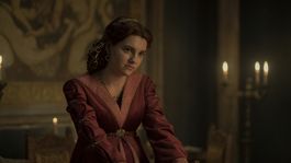 Emily Carey como Alicent Hightower