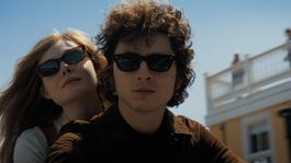 El actor y Elle Fanning protagonizan A Complete Unknown, biopic sobre el aclamado artista que llegará a los cines a nivel global en diciembre