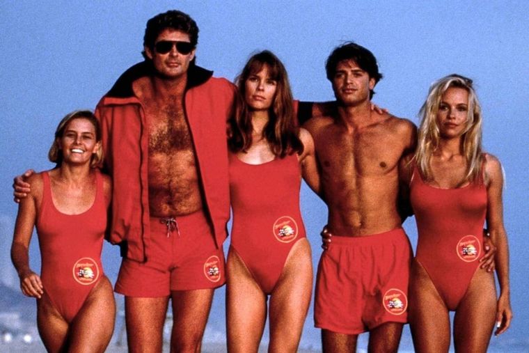 Este reboot de Baywatch, que estará compuesto por 12 episodios, promete traer de regreso la chispa que convirtió a este show en un fenómeno a nivel global. Este reboot de Baywatch, que estará compuesto por 12 episodios, promete traer de regreso la chispa que convirtió a este show en un fenómeno a nivel global.