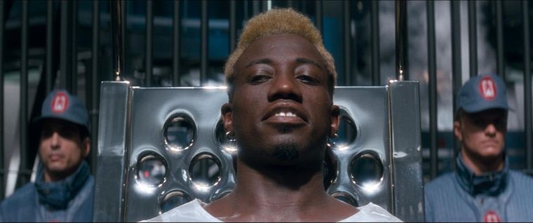 Wesley Snipes como el infame Simon Phoenix. Wesley Snipes como el infame Simon Phoenix.