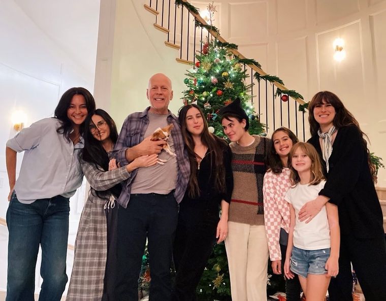 Bruce Willis está bajo el cuidado de su familia. Bruce Willis está bajo el cuidado de su familia.
