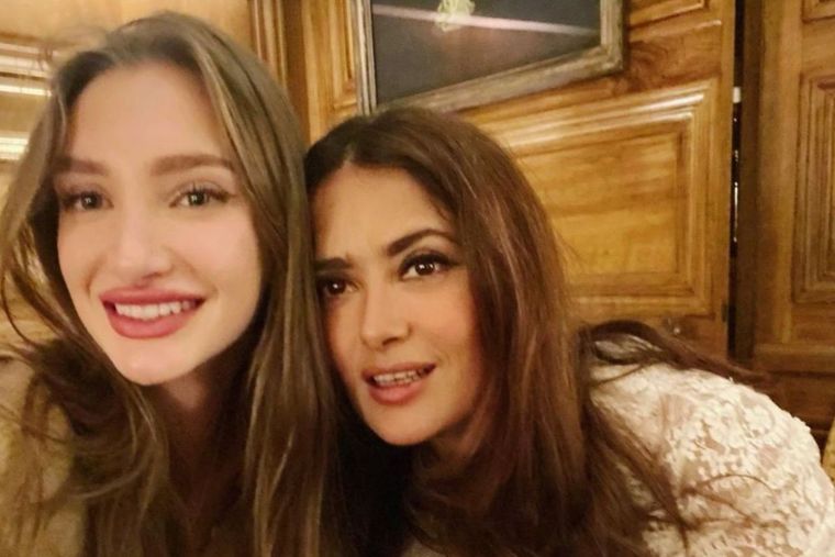 Mathilde Pinault es la hijastra de 23 años de Salma Hayek