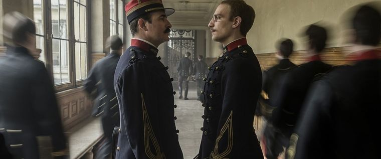 El oficial y el espía