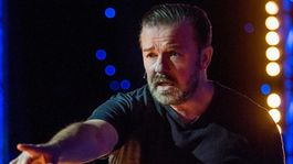 El comediante británico, Ricky Gervais, en su nuevo especial de Stand-Up