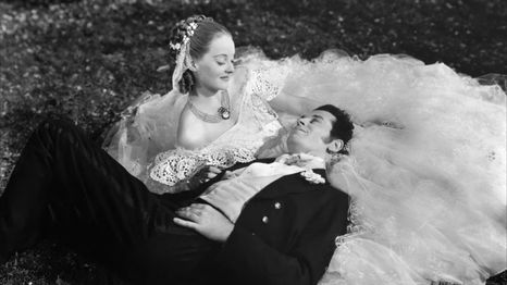 Protagonizada por Bette Davis y Henry Fonda, el rodaje de la cinta se llevó a cabo en Nueva Orleans, donde se sucedía la historia
