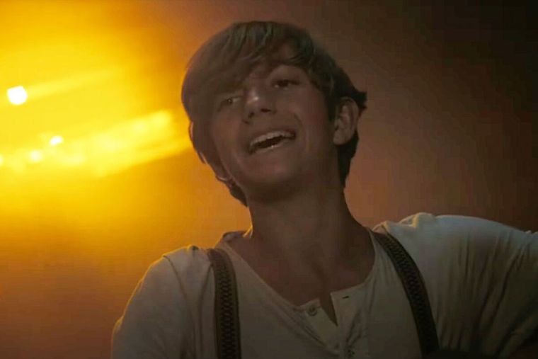 Hayes Costner será literalmente su padre