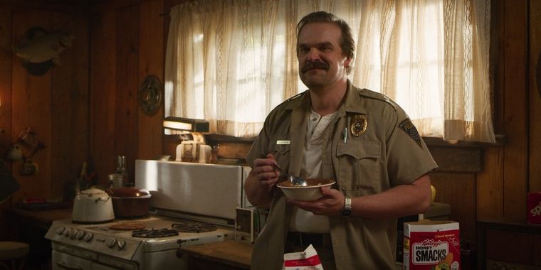 Hopper regresará y David adelanta un poco del futuro de su personaje.