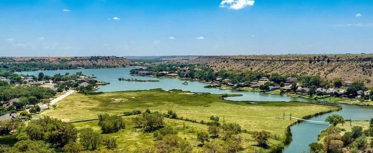 Ransom Canyon existe realmente a las afueras de Lubbock, Texas. Ransom Canyon existe realmente a las afueras de Lubbock, Texas.