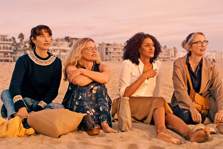 Cuatro amigas que deben encontrar la forma de lidiar con sus vidas y la llegada de una nueva etapa. Cuatro amigas que deben encontrar la forma de lidiar con sus vidas y la llegada de una nueva etapa.