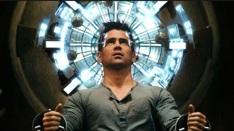 La versión de 2012 dirigida por Len Wiseman cambió muchos detalles y recibió críticas mixtas a negativas en su estreno.  