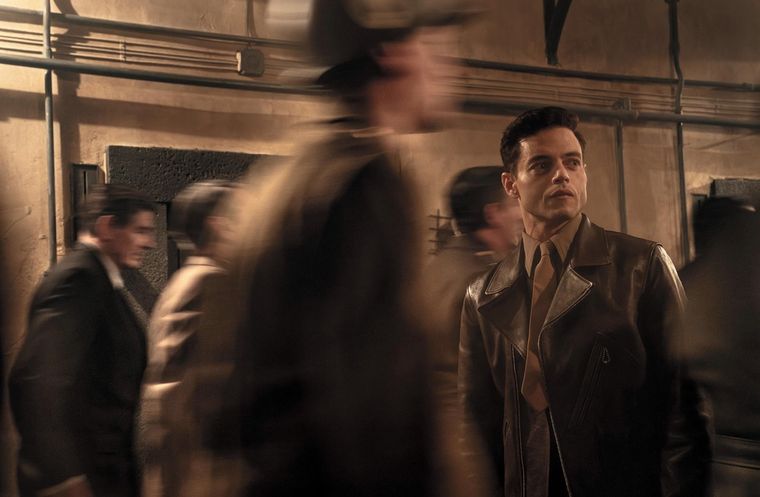 Rami Malek como el teniente coronel Douglas Kelley. Rami Malek como el teniente coronel Douglas Kelley.
