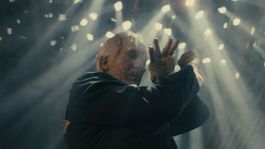 Antes de convertirse en un referente del género, Del Toro debutó con una película tan oscura como fascinante. Antes de convertirse en un referente del género, Del Toro debutó con una película tan oscura como fascinante.