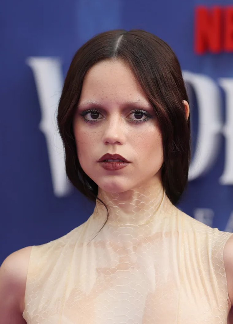 Jenna Ortega sorprendió con su nuevo look Jenna Ortega sorprendió con su nuevo look