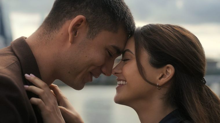 Camila Mendes y Archie Renaux protagonizan esta historia de amor que recuerda, por momentos, El diablo se viste a la moda