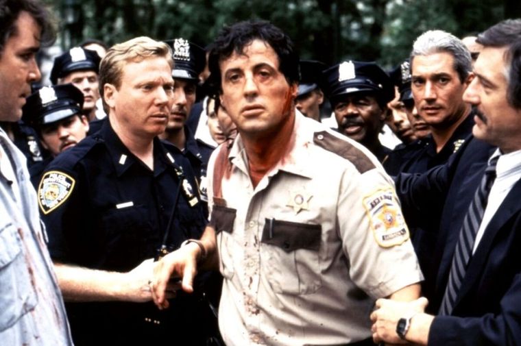 Tierra de policías ahora se puede ver en Paramount+ Tierra de policías ahora se puede ver en Paramount+