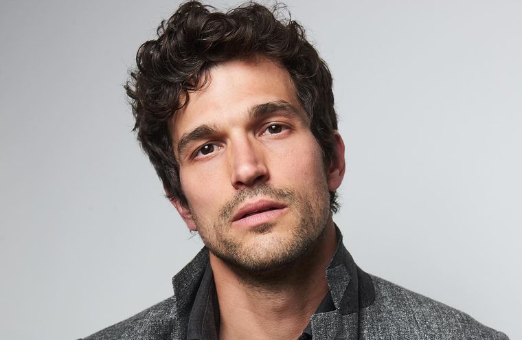 Paul Anthony Kelly se ha convertido en el favorito de los fans para ser el próximo Batman. Paul Anthony Kelly se ha convertido en el favorito de los fans para ser el próximo Batman. 