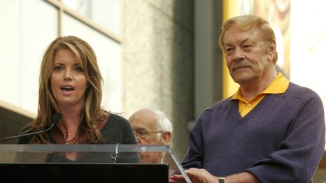Las vivencias de Jeanie Buss inspiraron la nueva serie de Netflix.