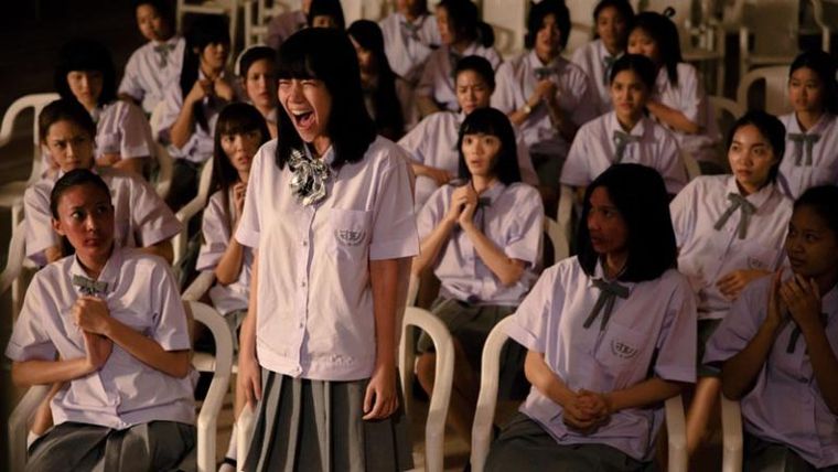 Protagonizada por Chicha Amatayakul, cada episodio estuvo a cargo de diferentes directores para aportar variedad visual y narrativa. Protagonizada por Chicha Amatayakul, cada episodio estuvo a cargo de diferentes directores para aportar variedad visual y narrativa.