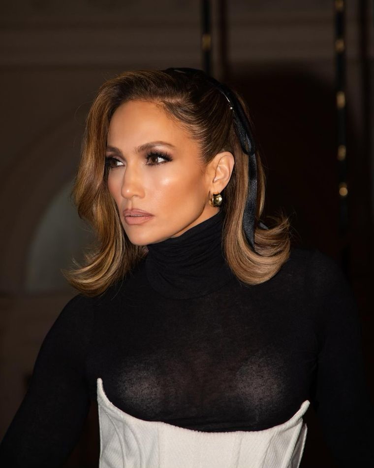 Jennifer Lopez luce de manera estupenda a sus 54 años