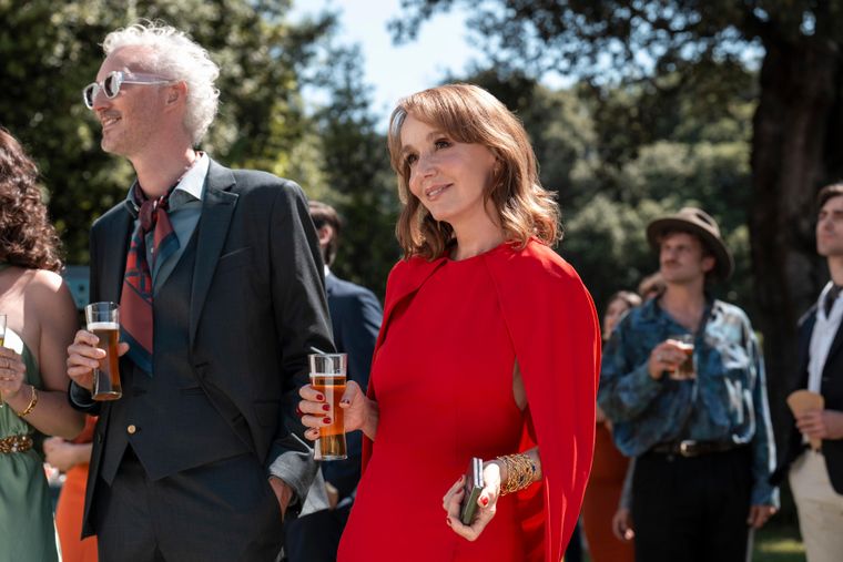 La actriz Philippine Leroy-Beaulieu vuelve como Sylvie.