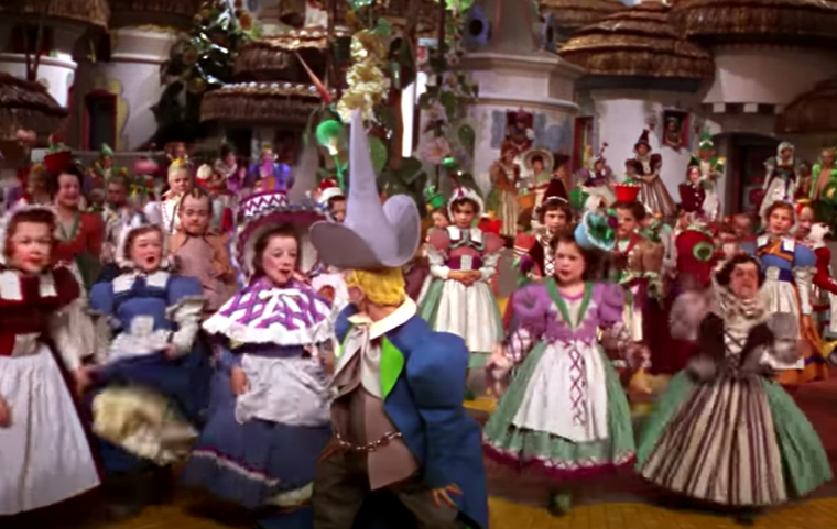 La actriz aparece en una sola escena de El Mago de Oz. La actriz aparece en una sola escena de El Mago de Oz.