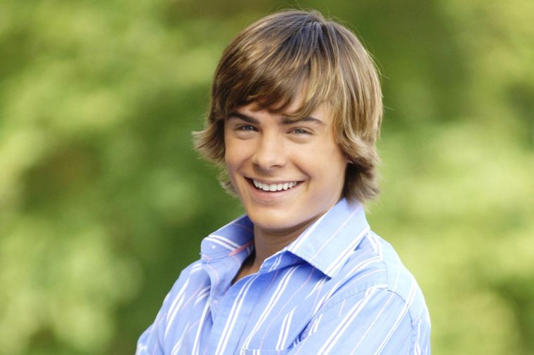 Zac Efron como Troy Bolton, en la película original de High School Musical (2006)