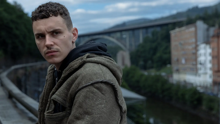 El actor español regresa con una nueva serie