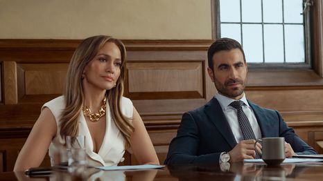 Jennifer Lopez y Brett Goldstein protagonizan la comedia romántica de Netflix. Jennifer Lopez y Brett Goldstein protagonizan la comedia romántica de Netflix.