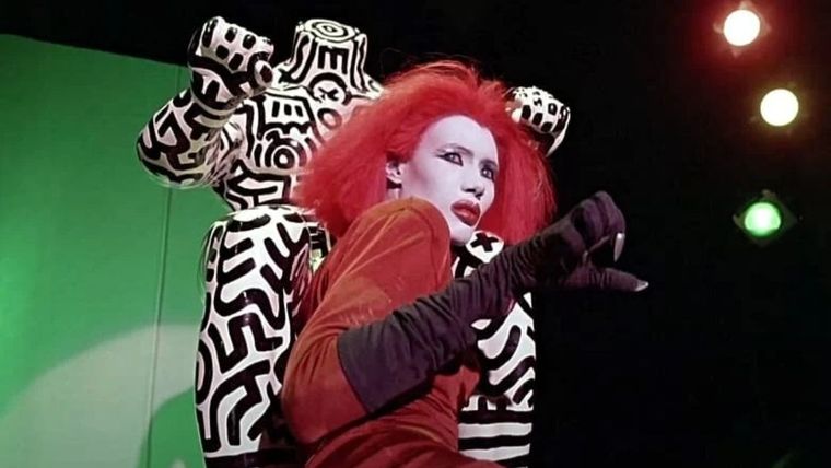 Vampiro (1986), dirigida por Richard Wenk.